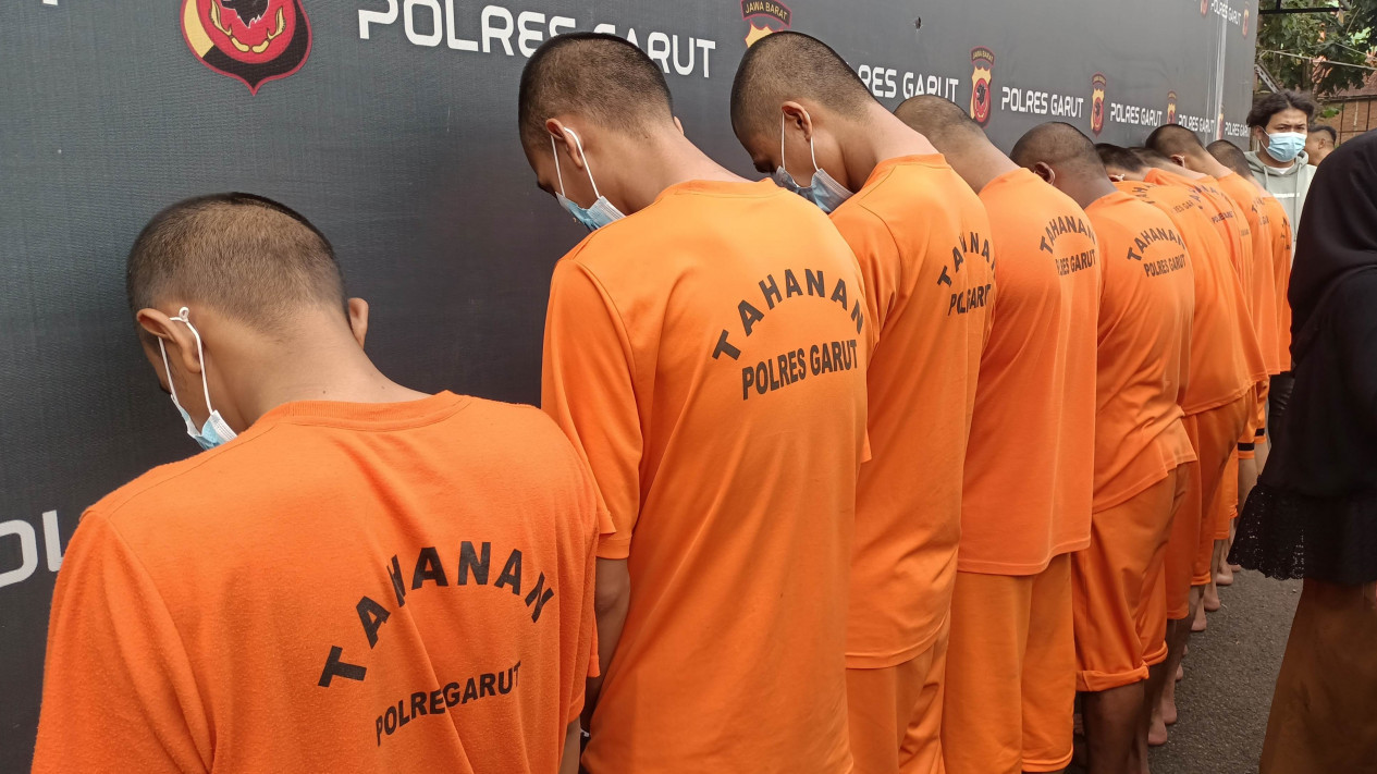 3 Mahasiswa di Garut Buat Pabrik Rumahan Ganja Sintetis
            - galeri foto