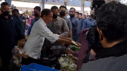 Kunjungi Pasar Legi Solo, Presiden Joko Widodo: Secara Umum Harga Kebutuhan Bahan Pokok Turun