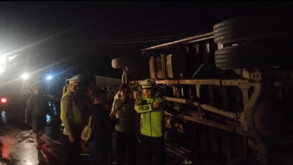 Rem Blong Truk Galon Alami Kecelakaan Beruntun di Pamuruyan Sukabumi, Kemacetan Panjang Tak Terhindarkan