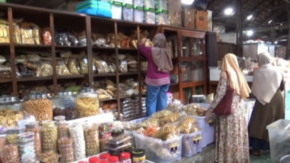 Kue Lebaran Khas Pasar Legi Kotagede Yogyakarta Laris Manis