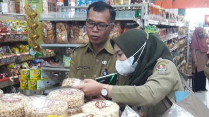 Lindungi Konsumen, Pemkab Temanggung Cek Barang yang Beredar di Swalayan