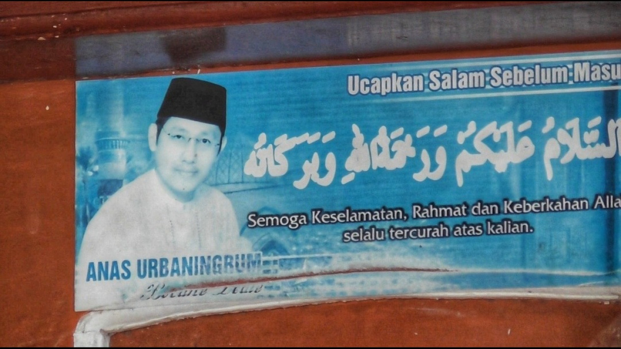 Anas Pulang ke Blitar, Tidak Ada Undangan Khusus Hanya Tetangga dan Teman SMA
            - galeri foto