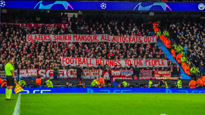 Suporter Bayern Munchen Bentangkan Spanduk Sindiran untuk Pemilik MU dan Man City