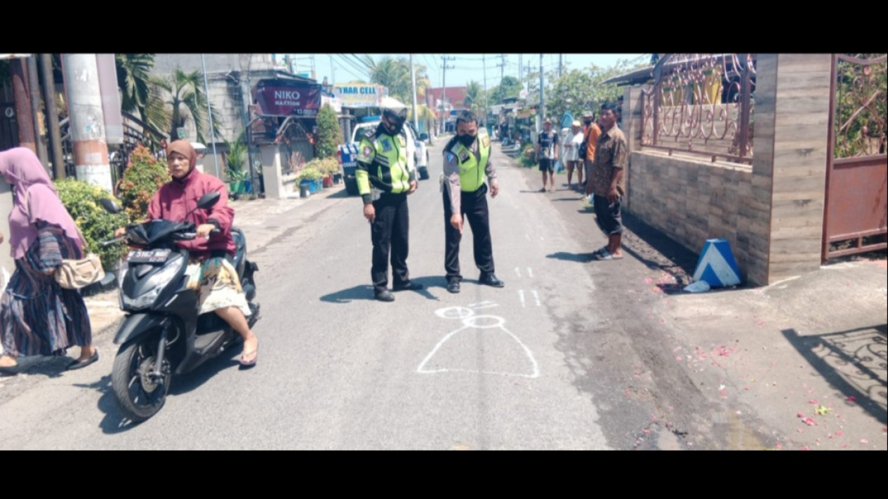 Diduga Tergesa-gesa Ingin Mendahului Kendaraan Lain, Seorang Pemotor di Sidoarjo Tewas Tertabrak
            - galeri foto