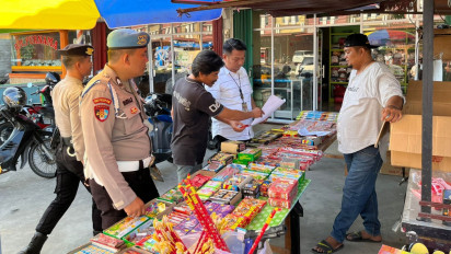 Jelang Lebaran, Polres Karimun Razia dan Amankan Ribuan Petasan