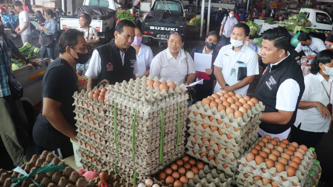 Pastikan Stok Aman dan Harga Sembako Stabil saat Idul Fitri, Satgas Pangan Polresta Denpasar Turun ke Pasar
            - galeri foto