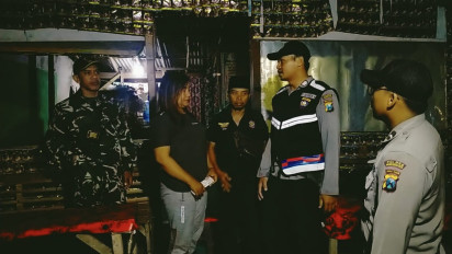 Resahkan Warga, Warung Remang - remang di Probolinggo Dirazia Petugas Gabungan