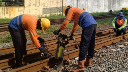 5 Titik Jalur Kereta Api Rawan Bencana Alam, PT KAI Daop 8 Surabaya Siagakan Petugas Khusus