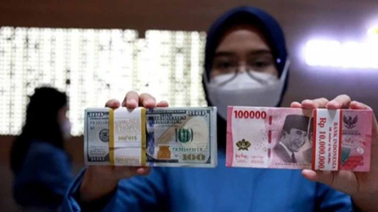 Rupiah Hari Ini 14 April 2023 Dibuka Menguat ke Posisi Rp14.671 per Dolar AS
            - galeri foto