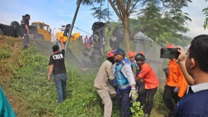 6 Korban Meninggal Dunia Akibat Kecelakaan di Tol Solo-Semarang Berhasil Dievakuasi