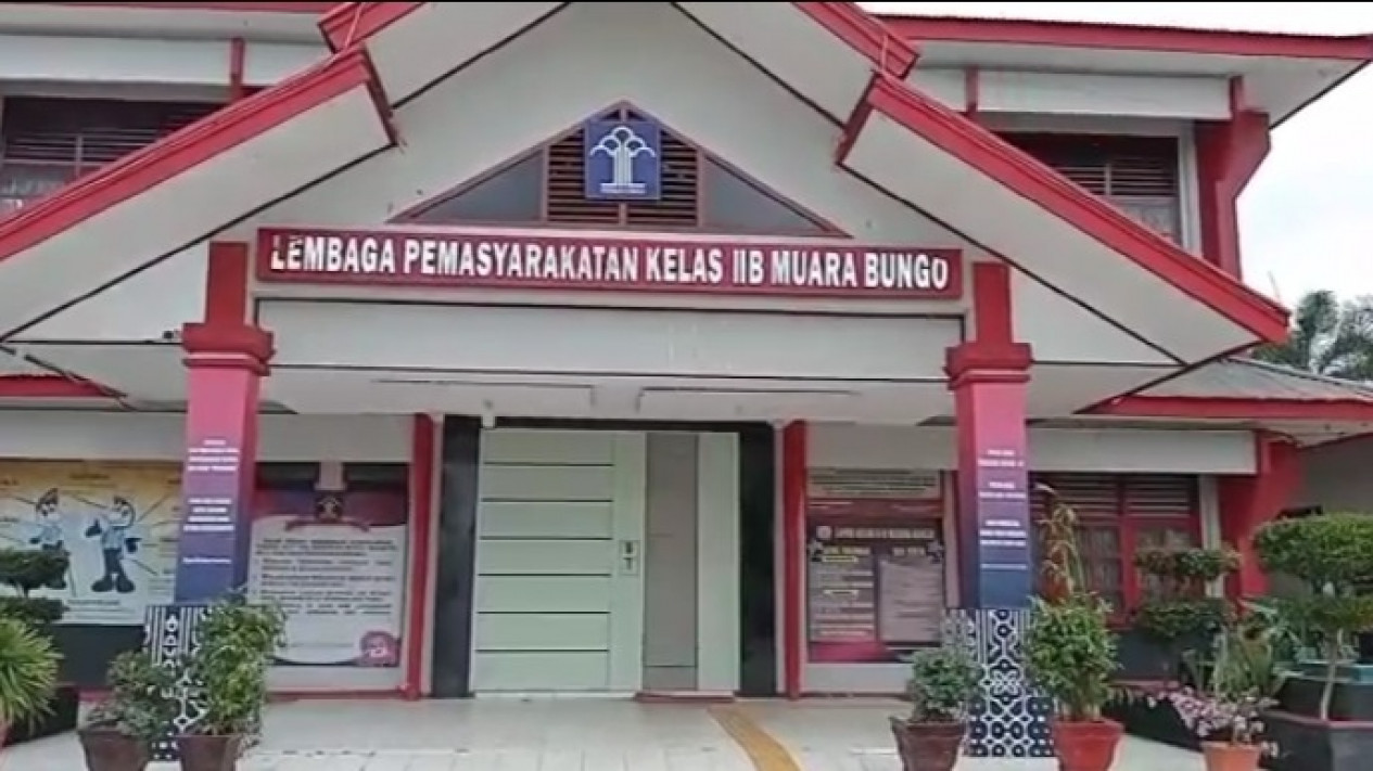 Termasuk Napi Korupsi, 252 WBP Lapas Kelas II A Muara Bungo Terima Remisi Hari Raya Idul Fitri
            - galeri foto