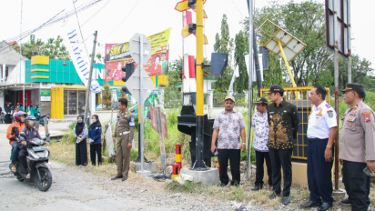 Minimalisir Kecelakaan, Pemkab Lamongan Bangun Palang Pintu di Jalur Perlintasan Langsung (JPL)