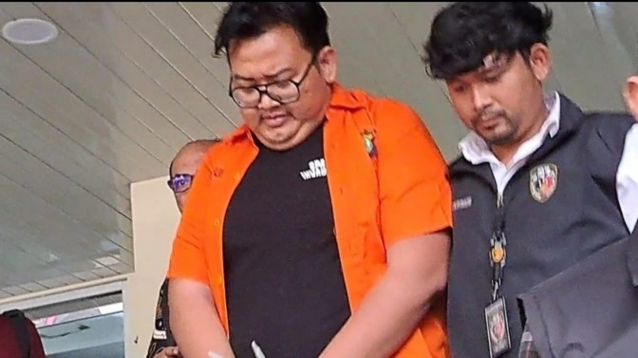 Momen Yudo Andreawan Tanya Wartawan Saat Dibawa Polisi
            - galeri foto