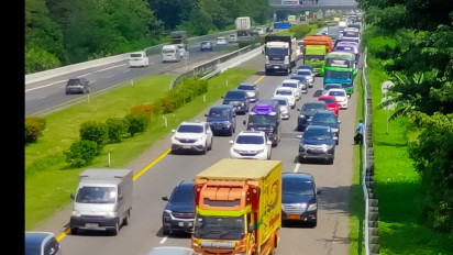 Breaking News : Polisi Urai Kemacetan di Tol Palikanci Akibat Kecelakaan Maut yang Sebabkan 1 Orang Tewas 