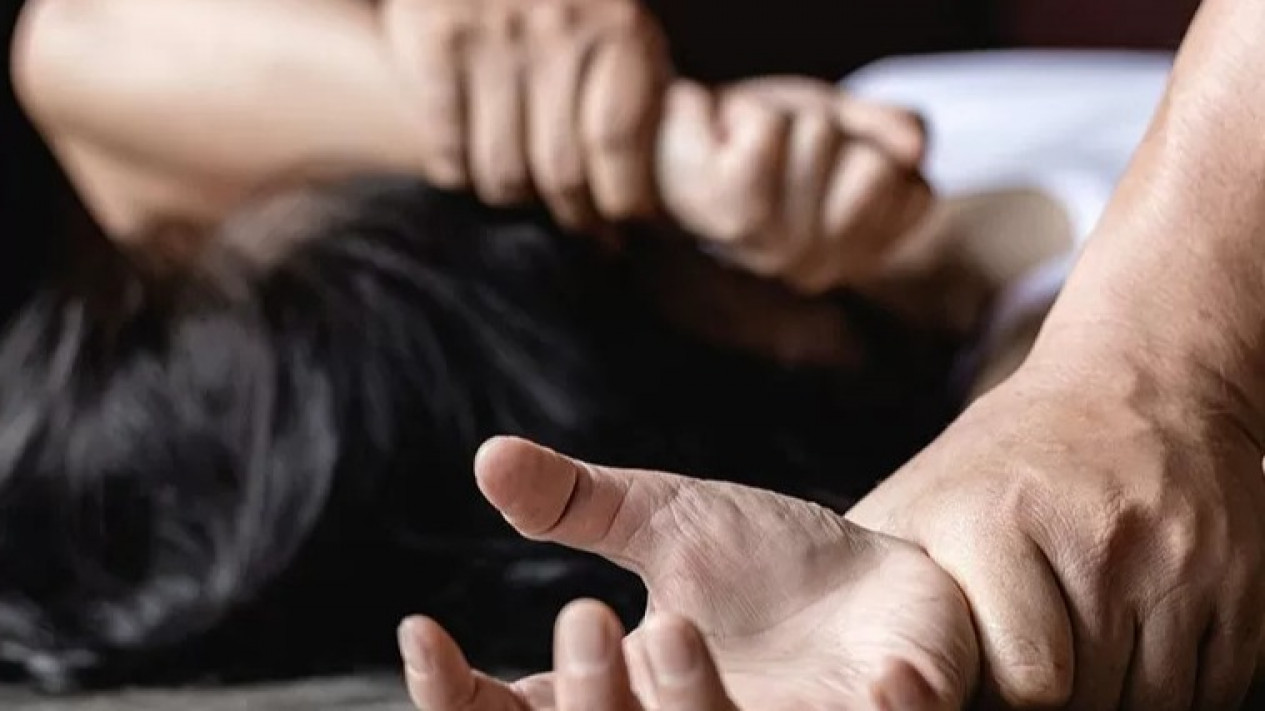 Ciduk Anak Sedang VCS Bugil, Ayah Malah Menggauli Anaknya Sendiri: Akui Khilaf Lihat Anak Tanpa Busana
            - galeri foto