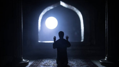 2 Tanda orang yang berhasil mendapatkan Malam Lailatul Qadar Menurut Ustaz Adi hidayat