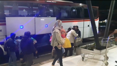 Kedatangan Penumpang Bus di Terminal Guntur Garut Mulai Padat, Pemudik Memilih Berangkat Lebih Awal