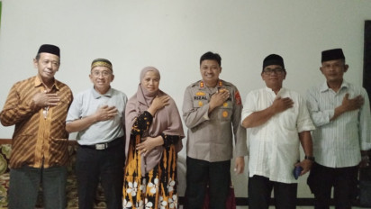 Polisi, Camat, hingga Kades Datangi Rumah Orang Tua Tiktoker Bima Kritikus ‘Dajjal', Polda Lampung: Cuma Silaturahmi