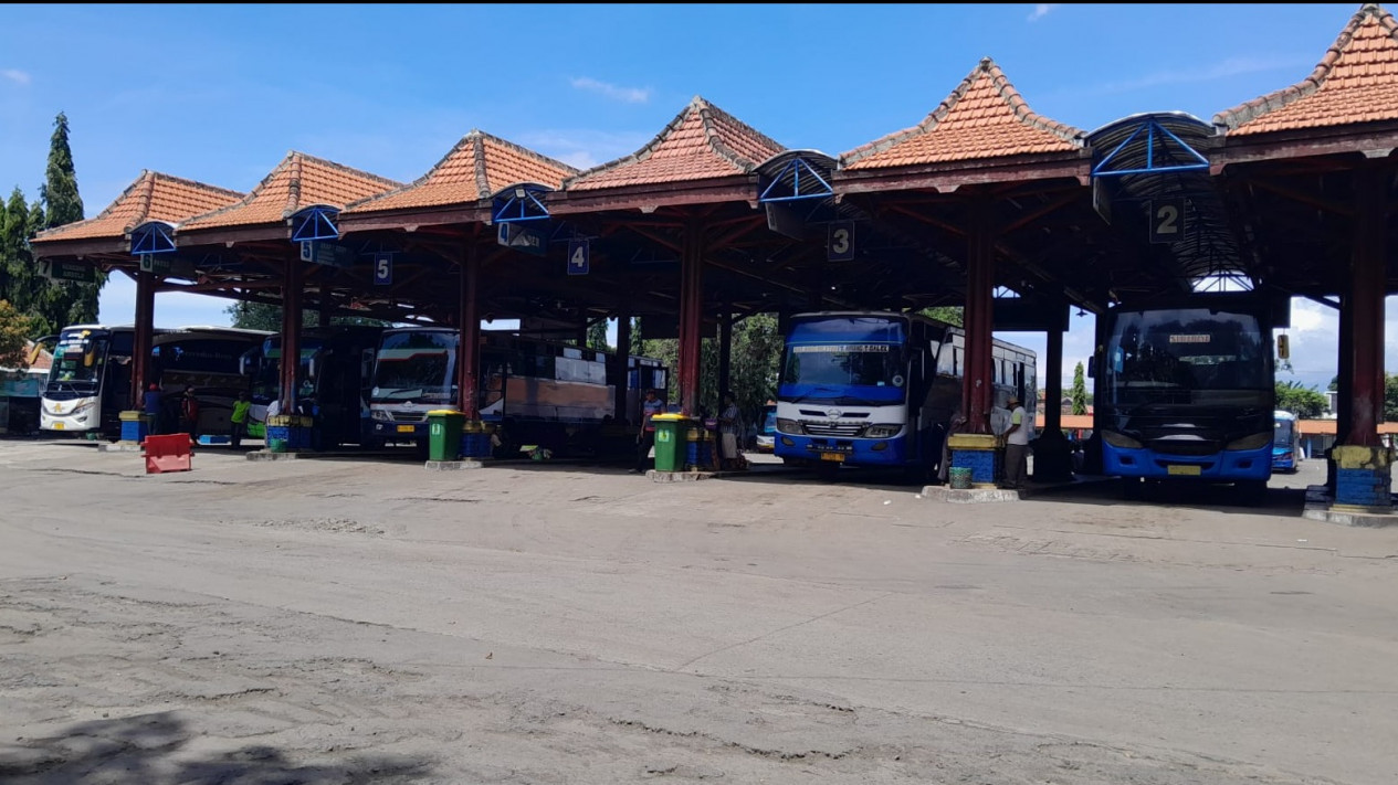 Memasuki H-6 Lebaran, Penumpang di Terminal Transit Bayuangga Probolinggo masih Sepi
            - galeri foto
