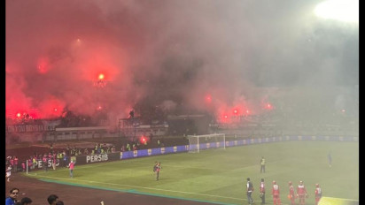 3 Fakta Laga Persib Bandung Vs Persikabo 1973 dari Berakhir Chaos, Flare hingga Pitch Invasion dari Bobotoh