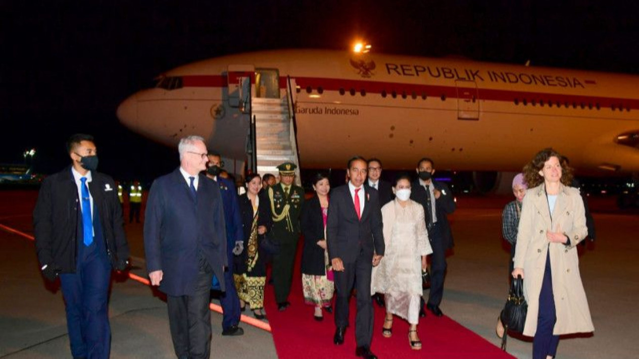 Hadiri Pameran Industri Manufaktur Hannover Messe 2023, Presiden Joko Widodo dan Ibu Negara Sudah Tiba di Jerman
            - galeri foto