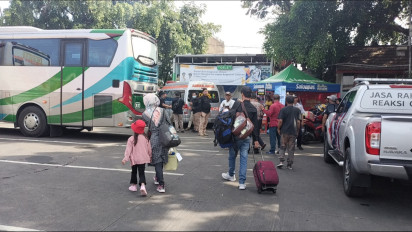 Terminal Cicaheuem Bandung Mulai Ramai Pemudik, Puncak Mudik Diperkirakan H-3 Lebaran 