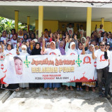 Ngabuburit, Relawan Puan Kota Banjar Shalawatan dan Bagi-bagi Bantuan Sembako