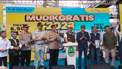 Saat Lepas Pemudik Bus di Terminal Cicaheuem, Ridwan Kamil: Jangan Bawa Kerabat ke Jabar yang Tak Punya Skill!