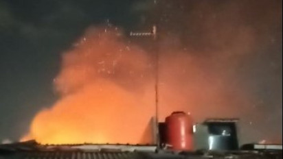 Kebakaran Melanda Sebuah Bangunan Rumah Dua Lantai di Cipinang Besar Akibat Korselting Arus Listrik