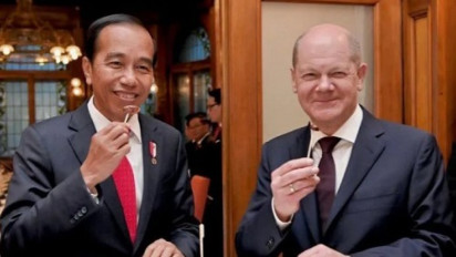 Momen Presiden Jokowi Buka Puasa dengan Kurma Ditemani Kanselir Jerman di Hannover