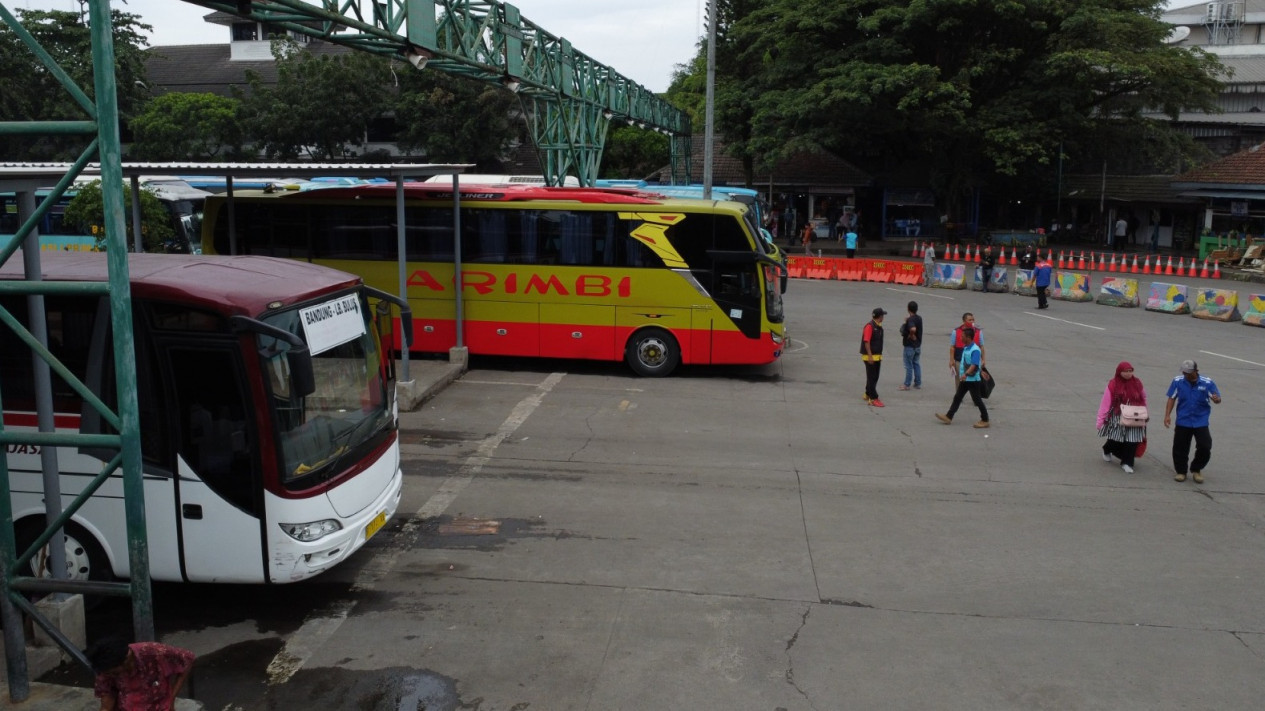 Perkiraan Puncak Arus Mudik Terjadi 21 April, Ditjen Hubdat Imbau Pemudik Atur Waktu Perjalanan
            - galeri foto