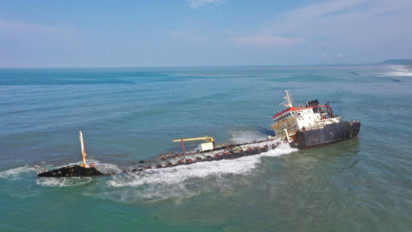 Buntut Kapal Tangker Muatan Aspal Karam, KLHK Hitung Kerugian Lingkungan