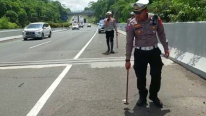 Mudik Lebaran 2023 : Razia Bahu Tol, Polisi Temukan Seember Ranjau Paku di Tol Purbaleunyi