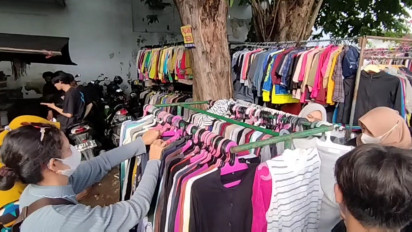 Serunya Berburu Pakaian Bekas Branded untuk Lebaran (Thrifting di Thrift Shop Kaki Lima)