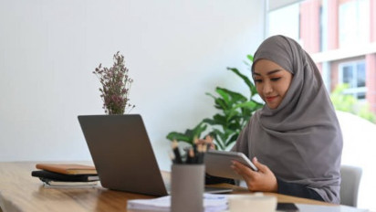 Istri Menafkahi Suami yang Pengangguran Bagaimana Hukumnya Menurut Buya Yahya