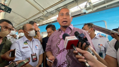 Jajal Stasiun Manggarai, Andre Rosiade Setuju Impor Gerbong KRL