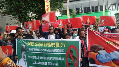 Sidang Pra Peradilan Lukas Enembe, Mahasiswa Papua Gelar Aksi Minta Lukas Dibebaskan