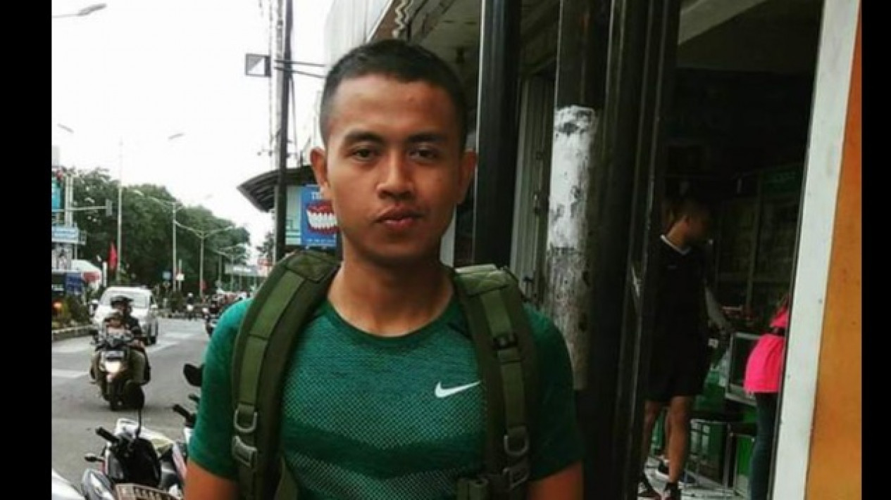 Sandal Hilang 1 di Hutan, Firasat Ibunda Parmini, Sebelum Mendengar Kabar Gugurnya Pratu Miftahul Arifin
            - galeri foto