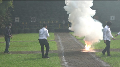 11,5 Kg Bubuk Bahan Peledak Jenis Petasan dan 776,47 Gram Sabu Dimusnahkan Kepolisian Mojokerto