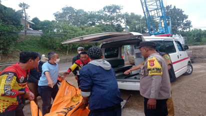 Cekcok dengan Istri Uang THR Habis Untuk Judi Online, Pria Ini Nekat Bunuh Diri Terjun ke Sungai Citarum