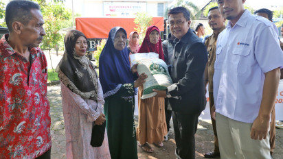 Bulog Salurkan 136 Ton Beras Bantuan Pangan di Sumbawa Barat