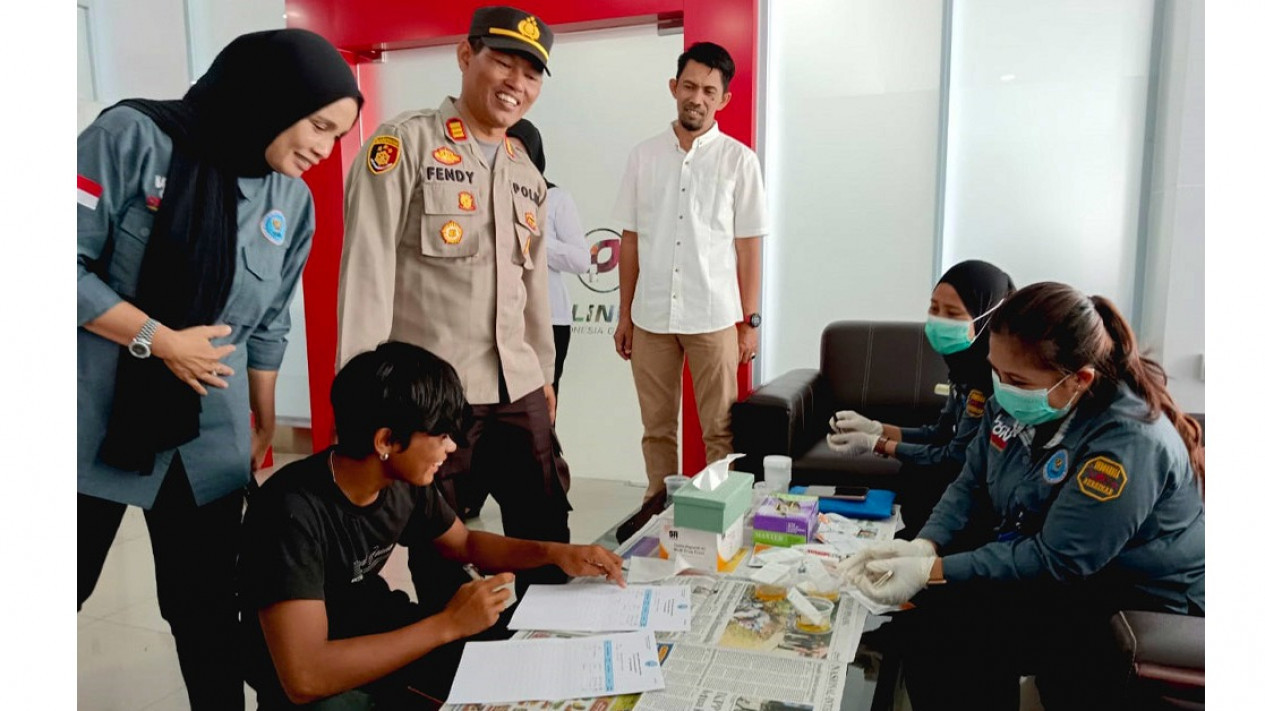 Demi Mudik Aman, Ratusan Pemudik dan Kru Kapal Jalani Tes Urine di Pelabuhan SBP Tanjungpinang  
            - galeri foto