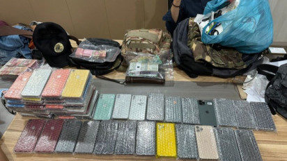 Bea Cukai Gagalkan Penyelundupan Ratusan Telepon Bekas Saat Arus Mudik