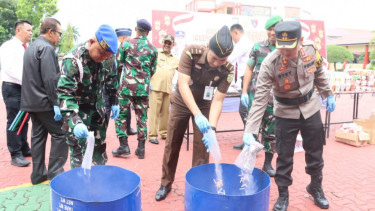 Ribuan Petasan Ilegal dan Makanan Kadaluwarsa Dimusnahkan Polres Karimun