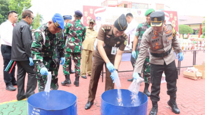 Ribuan Petasan Ilegal dan Makanan Kadaluwarsa Dimusnahkan Polres Karimun