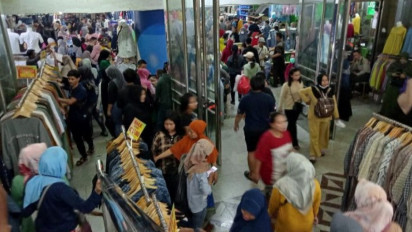 Aktivitas Tanah Abang Meningkat Selama Ramadan, Saptol PP Jakarta Lakukan Penertiban