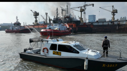 Kapal Anugrah Mandiri 8 Terbakar di Dermaga PT Dok Tanjung Perak Surabaya