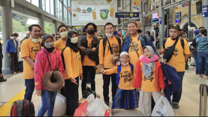 Semarak Mudik Lebaran 2023, Keluarga ini Kompak Pakai Kaos Kembar Antisipasi Anak Hilang