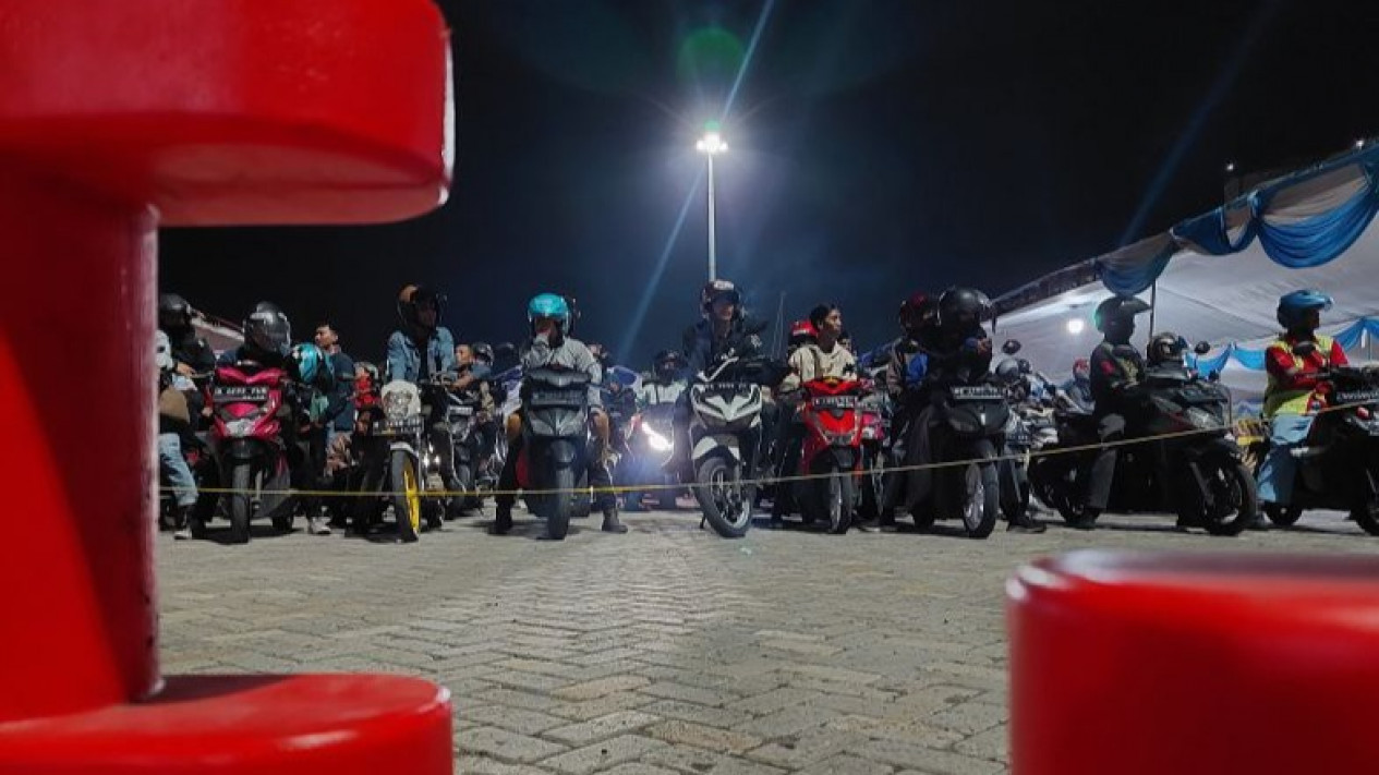 Pergerakan Penumpang Mudik di Bakauheni-Merak Meningkat Dari Tahun Lalu
            - galeri foto