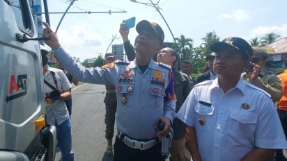 Mudik Lebaran 2023 : Wagub Jabar Sidak Truk Non Sembako di Perbatasan Jabar Jateng yang Masih Beroperasi
